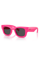 Mega Wayfarer Puffer di A$AP Rocky Fuxia