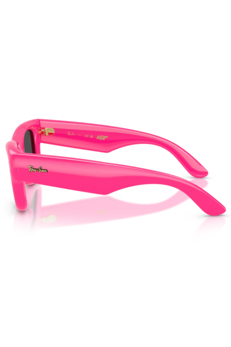 Mega Wayfarer Puffer di A$AP Rocky Fuxia